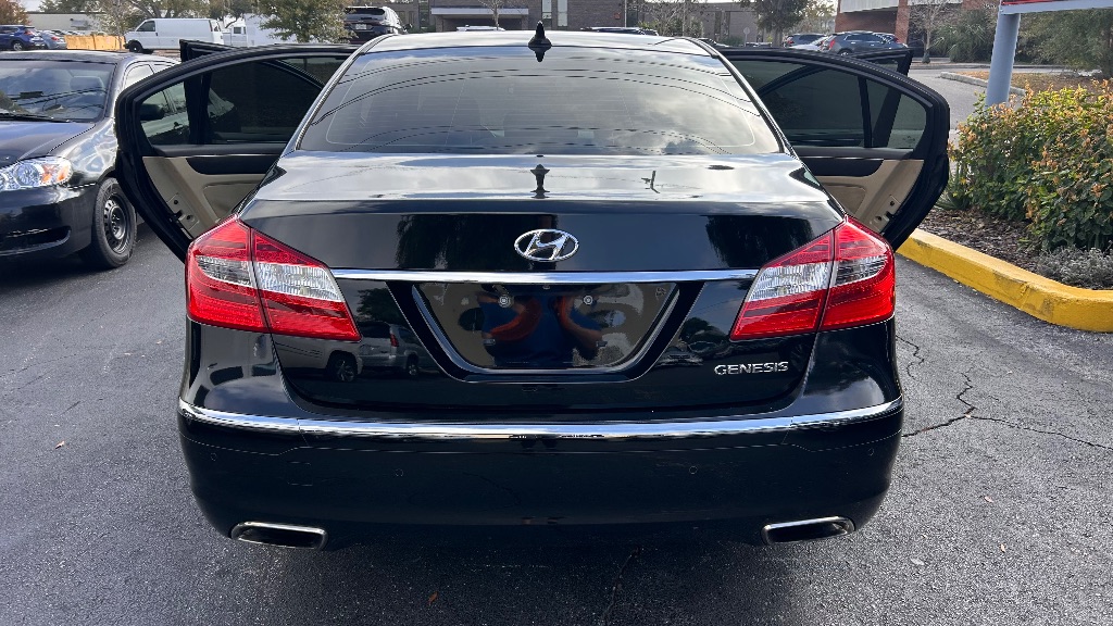 2012 Hyundai Genesis - $10,925