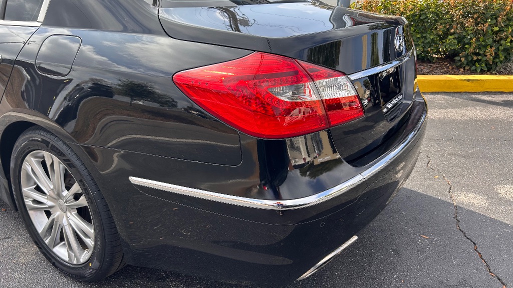 2012 Hyundai Genesis - $10,925