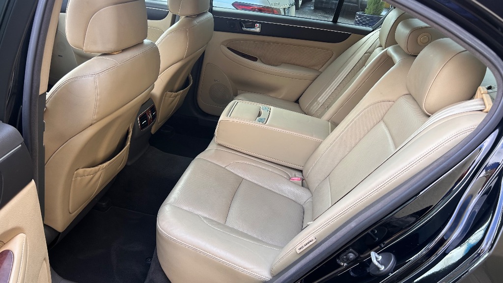2012 Hyundai Genesis - $10,925