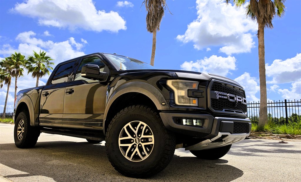 2017 Ford F-150 - $35,995