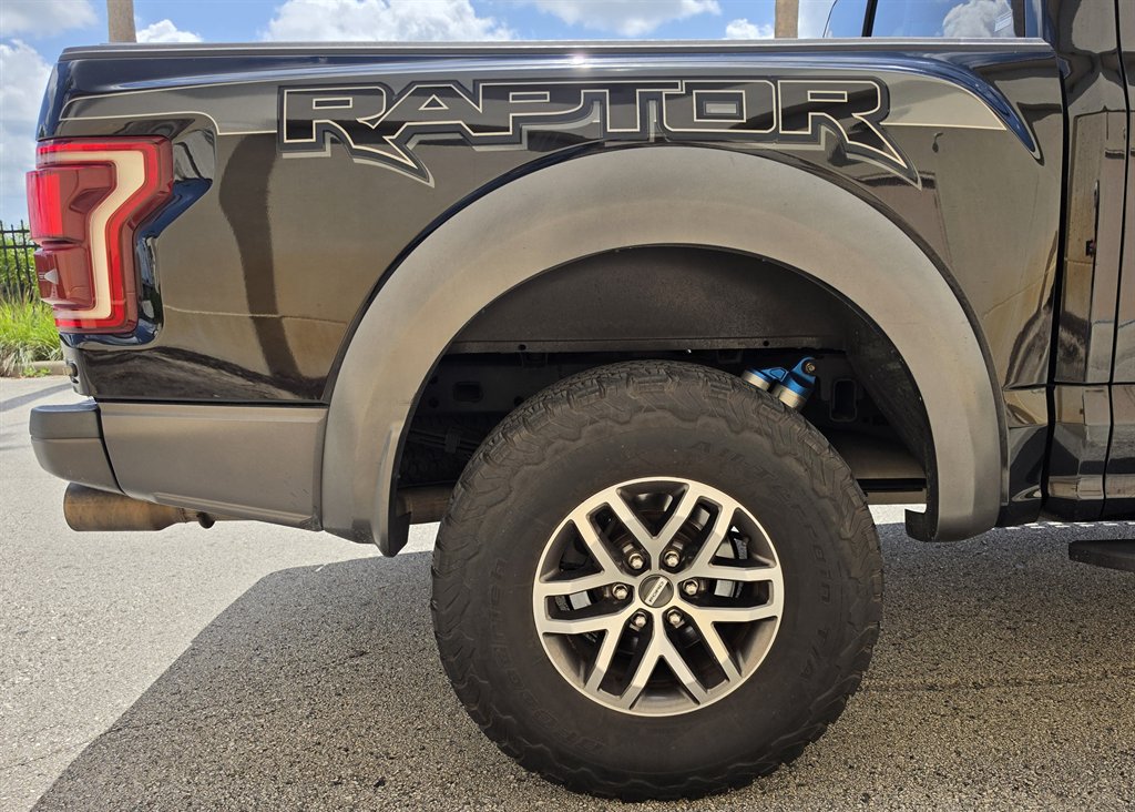 2017 Ford F-150 - $35,995