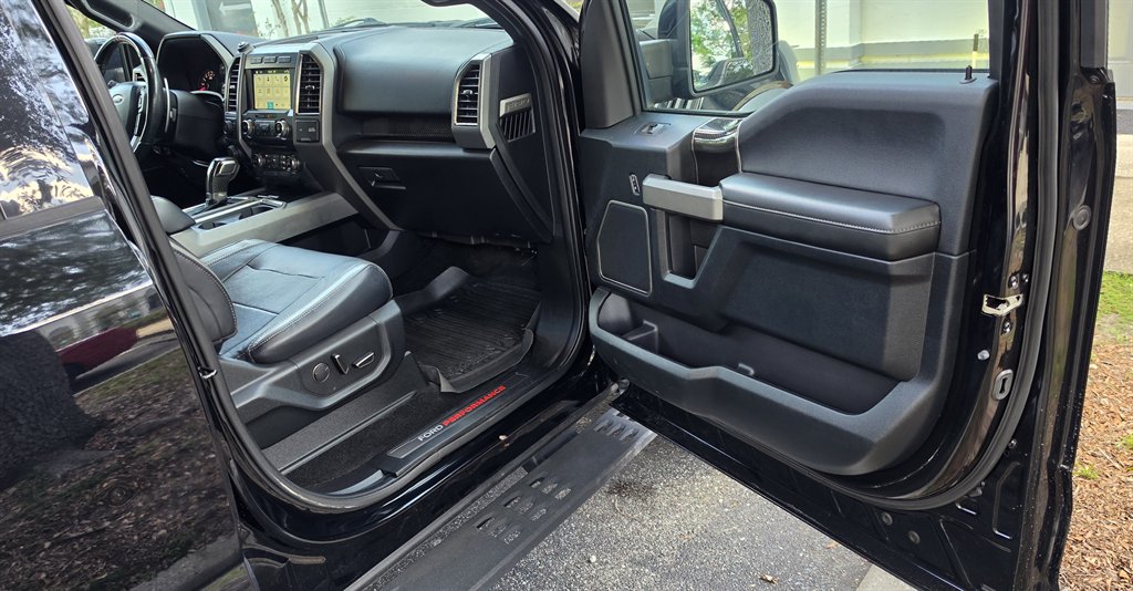 2017 Ford F-150 - $35,995