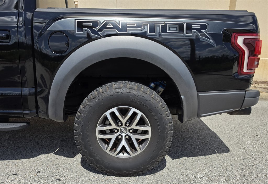 2017 Ford F-150 - $35,995