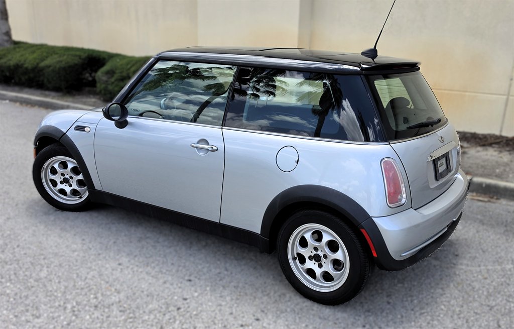 2005 MINI Cooper - $3,995