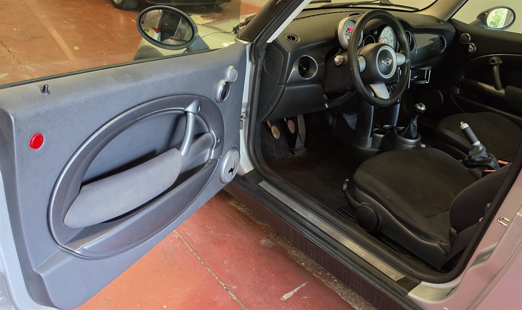 2005 MINI Cooper - $3,995