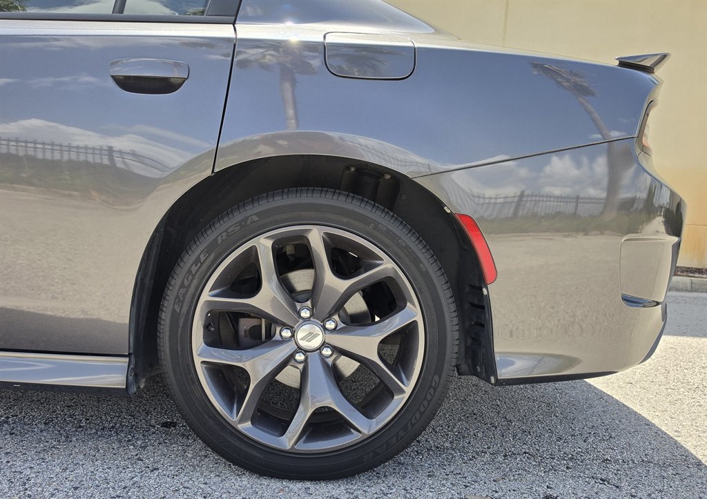 2019 Dodge Charger - $17,995