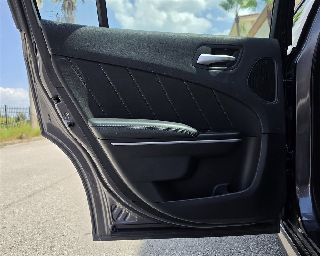 2019 Dodge Charger - $17,995