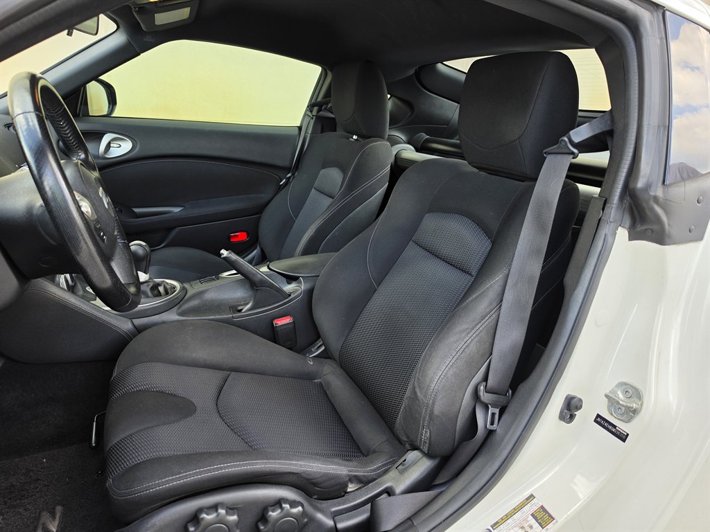 2016 Nissan 370Z - $19,995