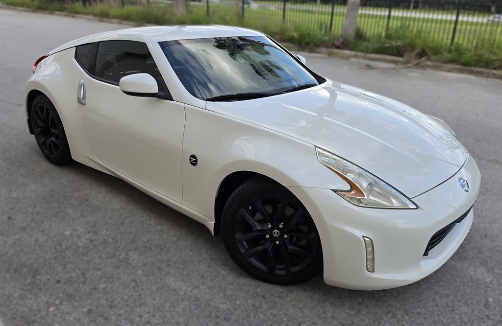 2016 Nissan 370Z - $19,995