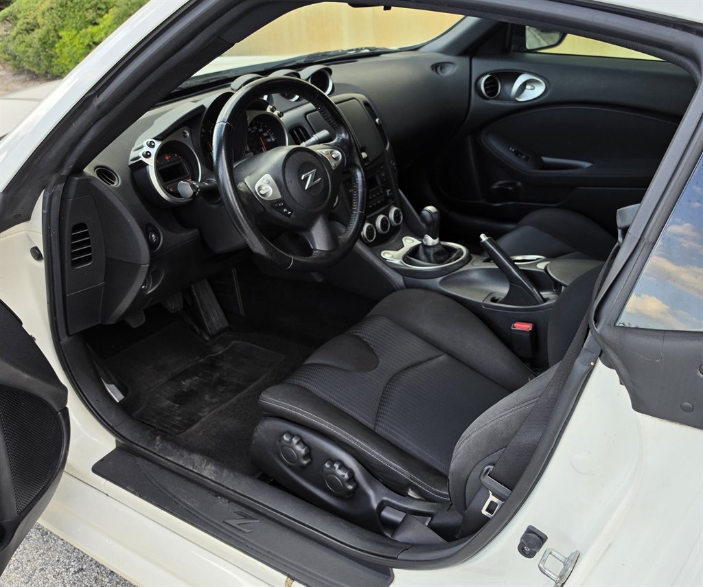 2016 Nissan 370Z - $19,995