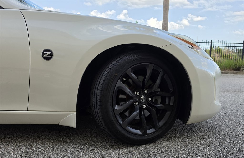2016 Nissan 370Z - $19,995