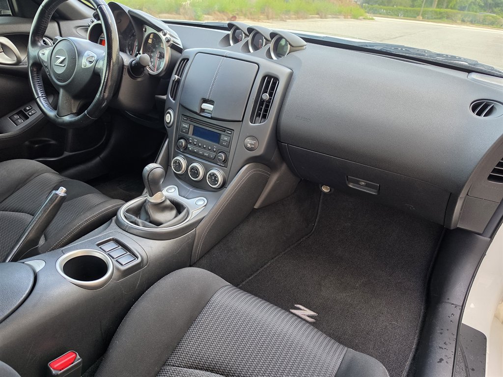 2016 Nissan 370Z - $19,995