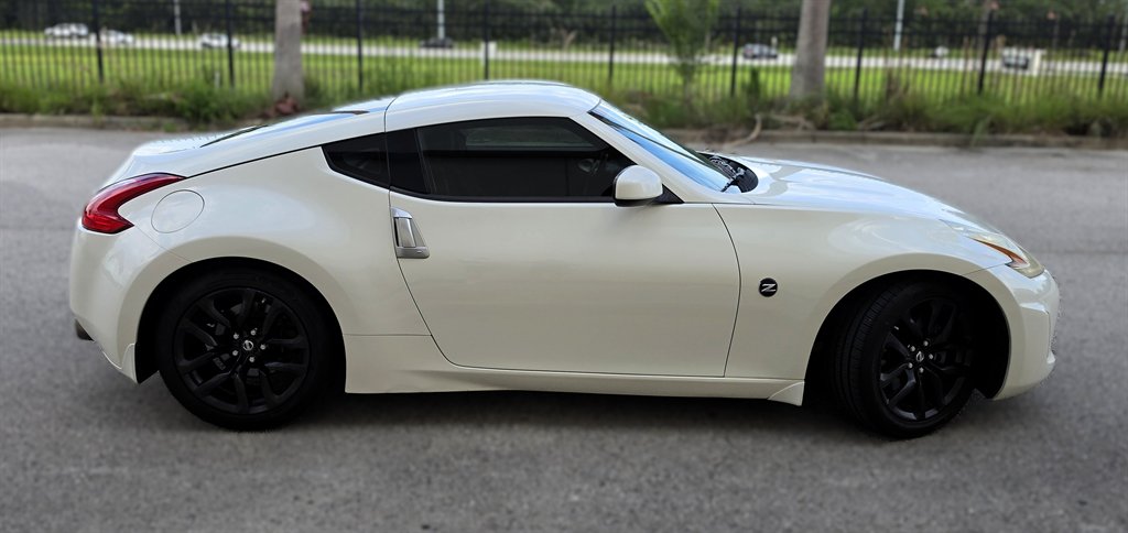 2016 Nissan 370Z - $19,995