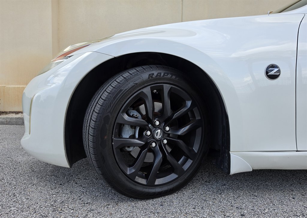 2016 Nissan 370Z - $19,995