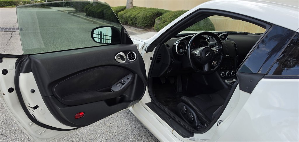 2016 Nissan 370Z - $19,995