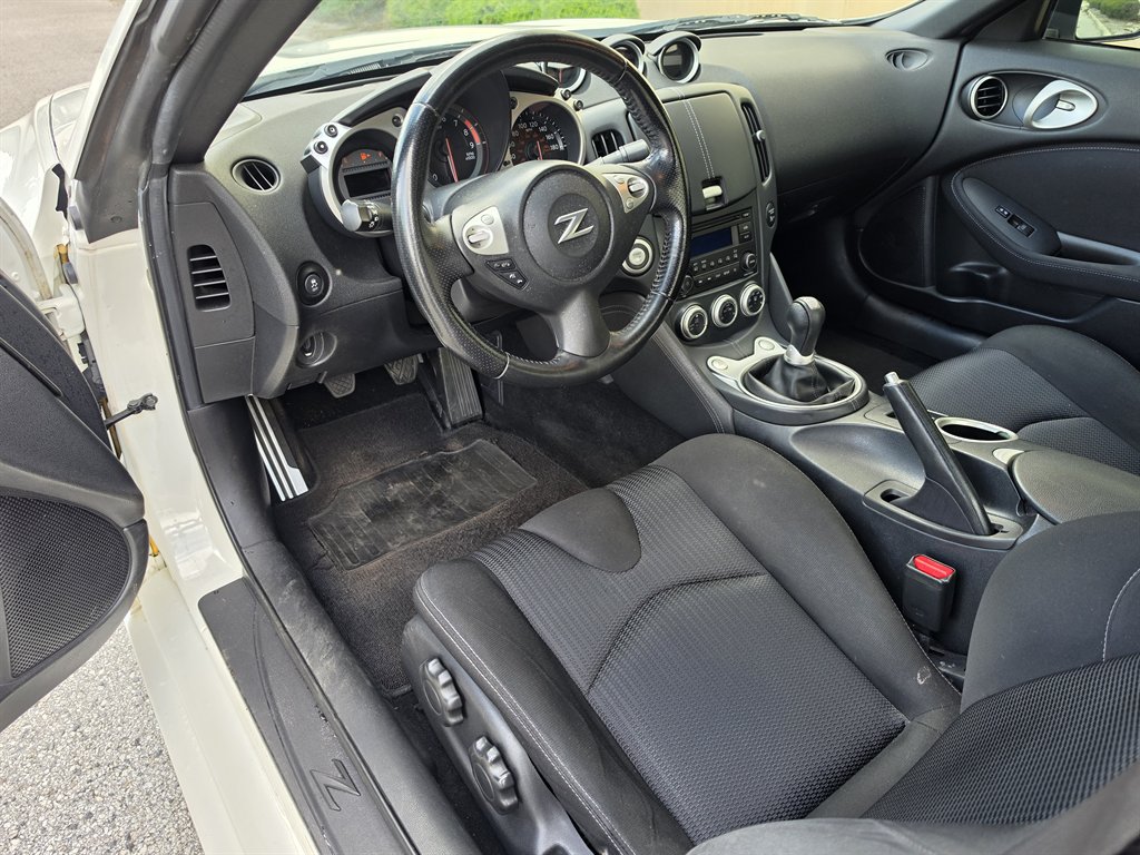 2016 Nissan 370Z - $19,995