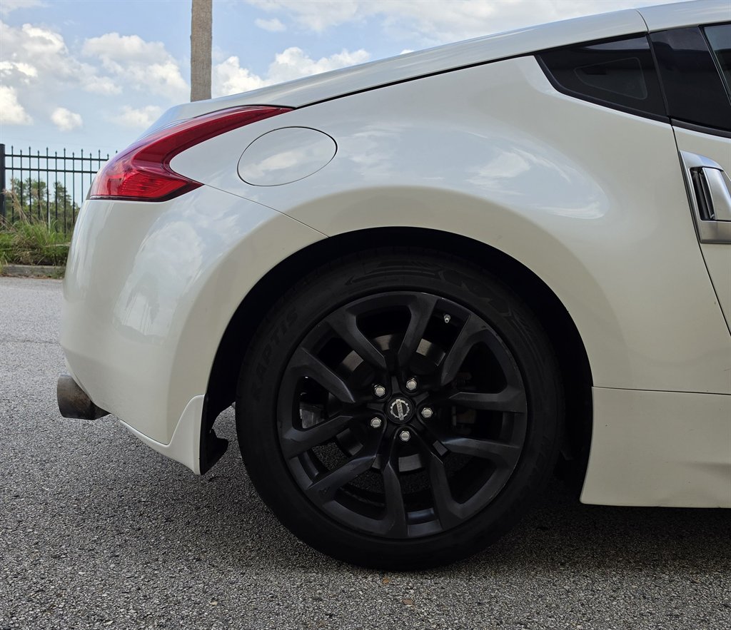 2016 Nissan 370Z - $19,995