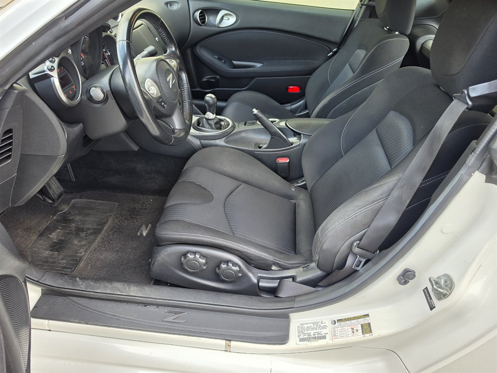 2016 Nissan 370Z - $19,995