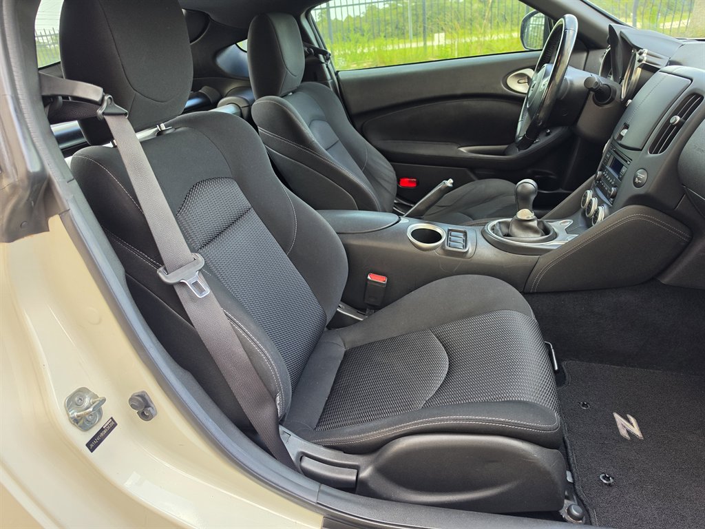 2016 Nissan 370Z - $19,995