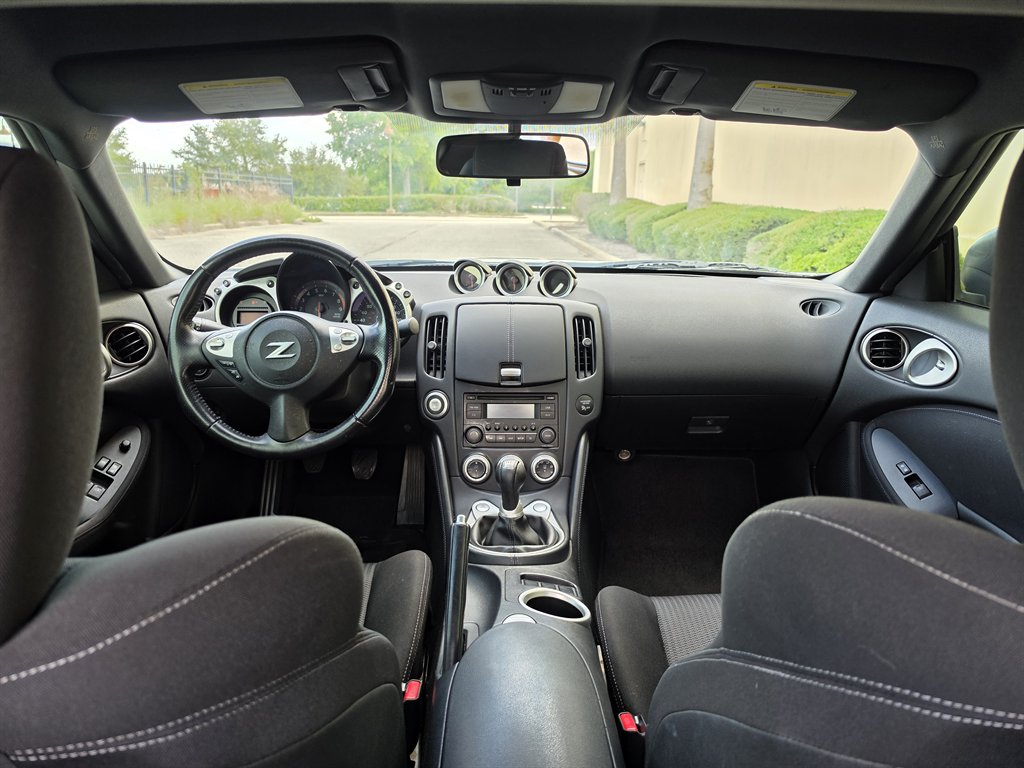 2016 Nissan 370Z - $19,995