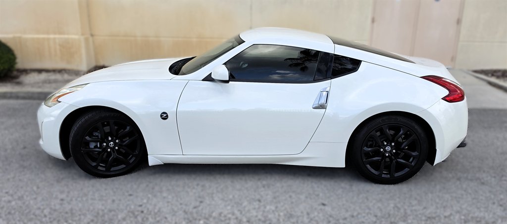 2016 Nissan 370Z - $19,995