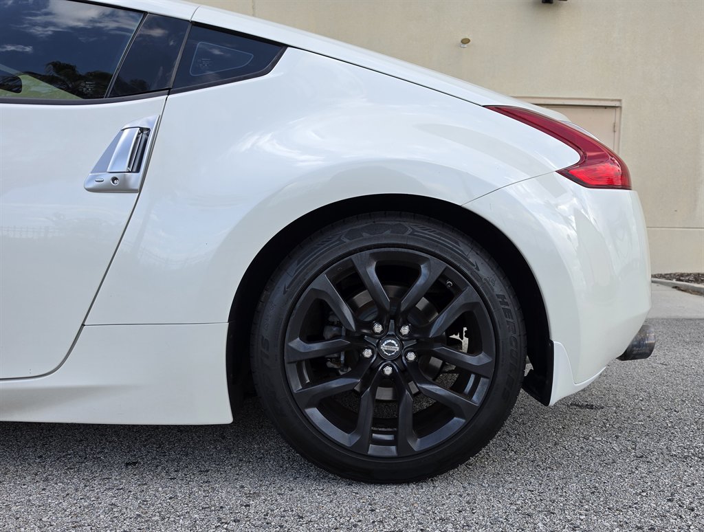 2016 Nissan 370Z - $19,995