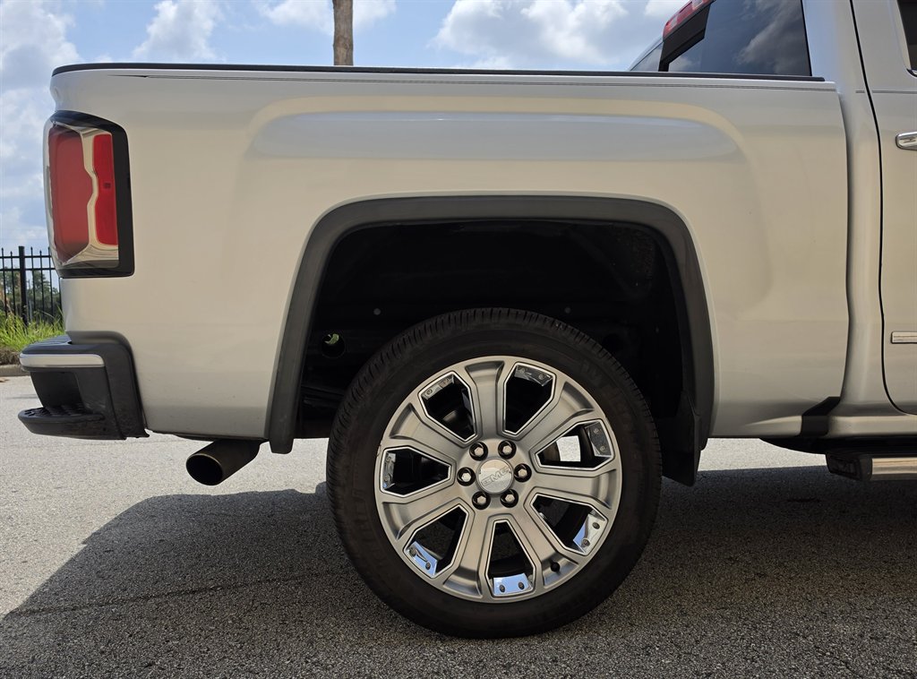 2018 GMC Sierra - $27,995