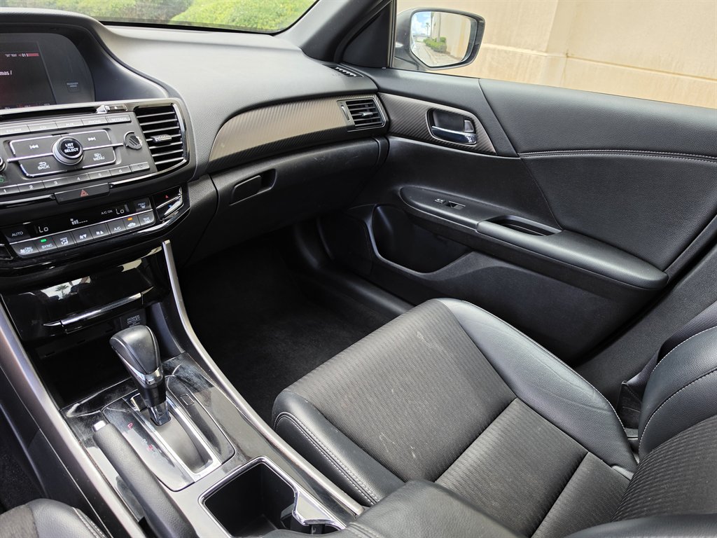 2017 Honda Accord - $16,995