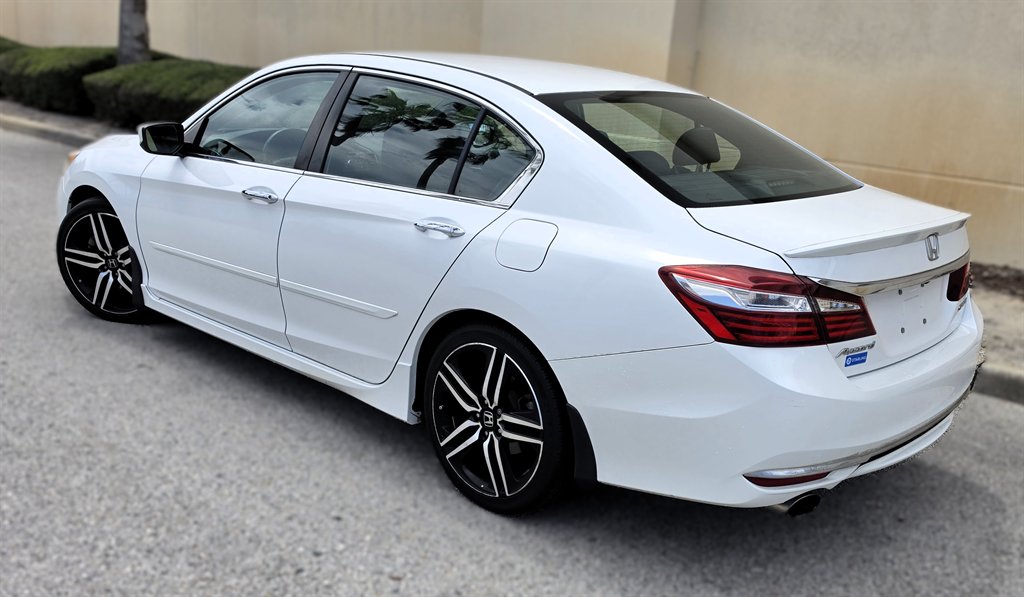 2017 Honda Accord - $16,995