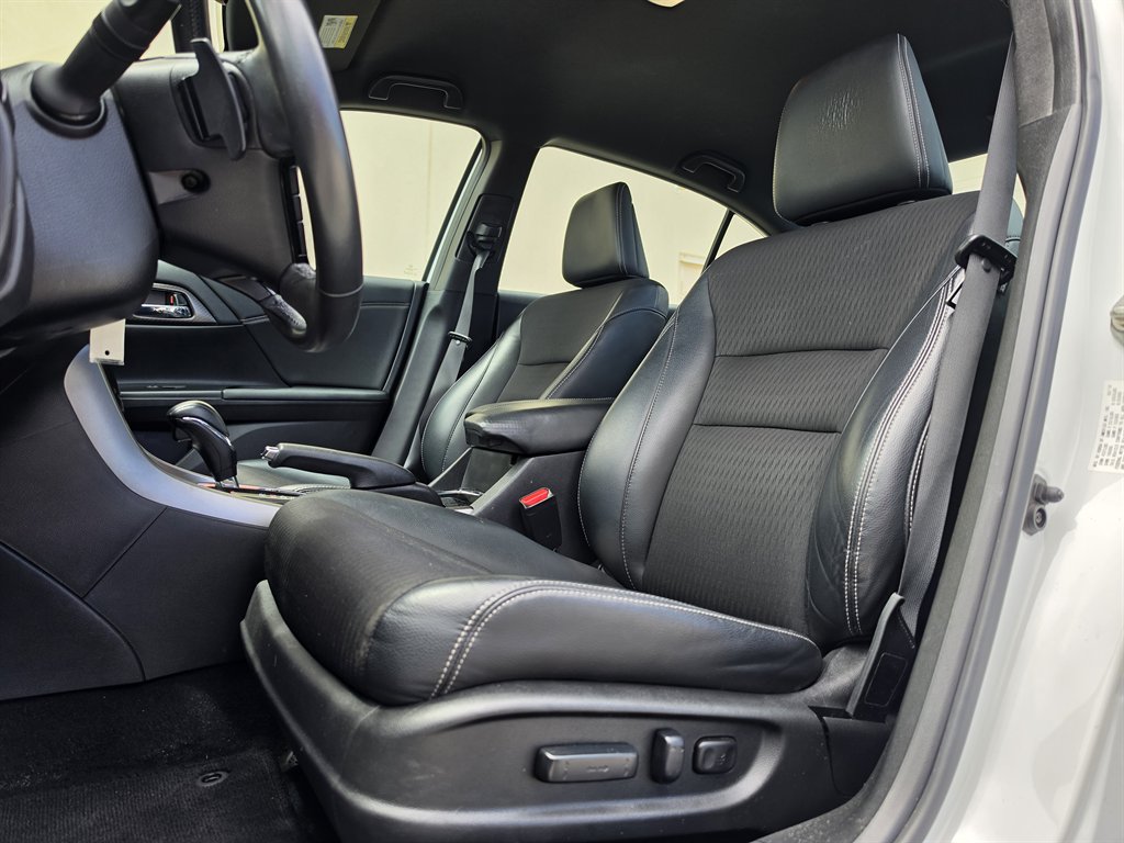 2017 Honda Accord - $16,995
