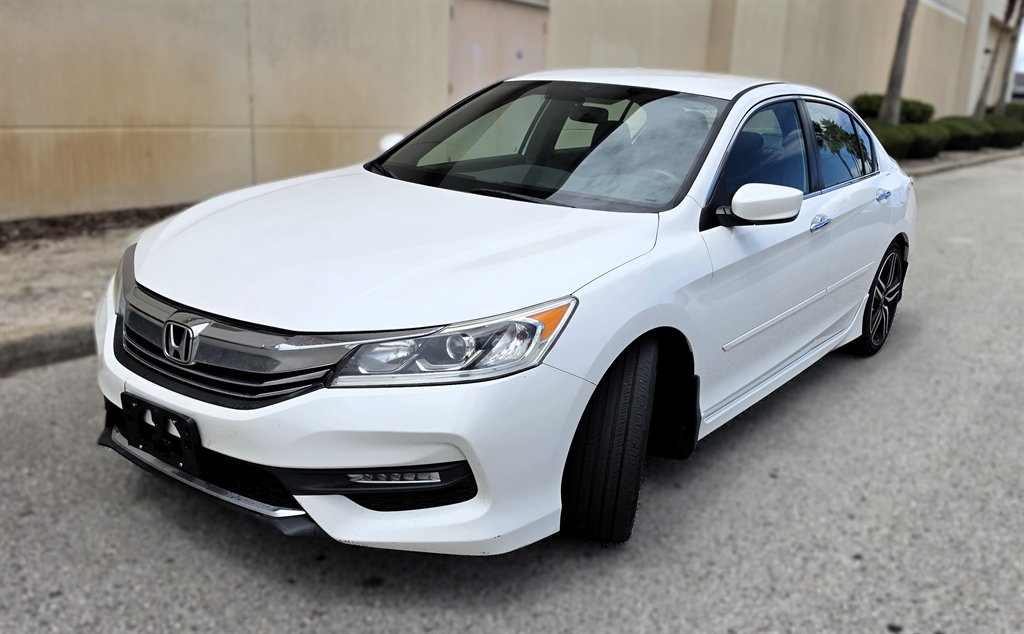 2017 Honda Accord - $16,995