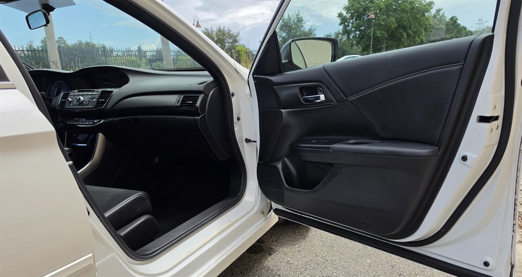 2017 Honda Accord - $16,995