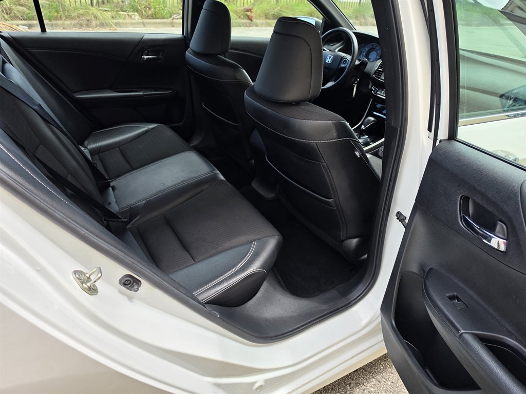 2017 Honda Accord - $16,995