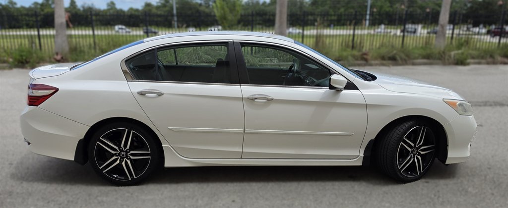 2017 Honda Accord - $16,995