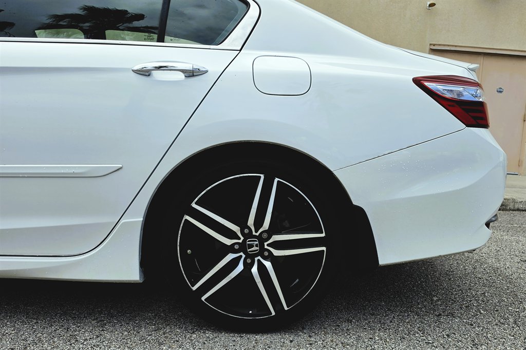 2017 Honda Accord - $16,995