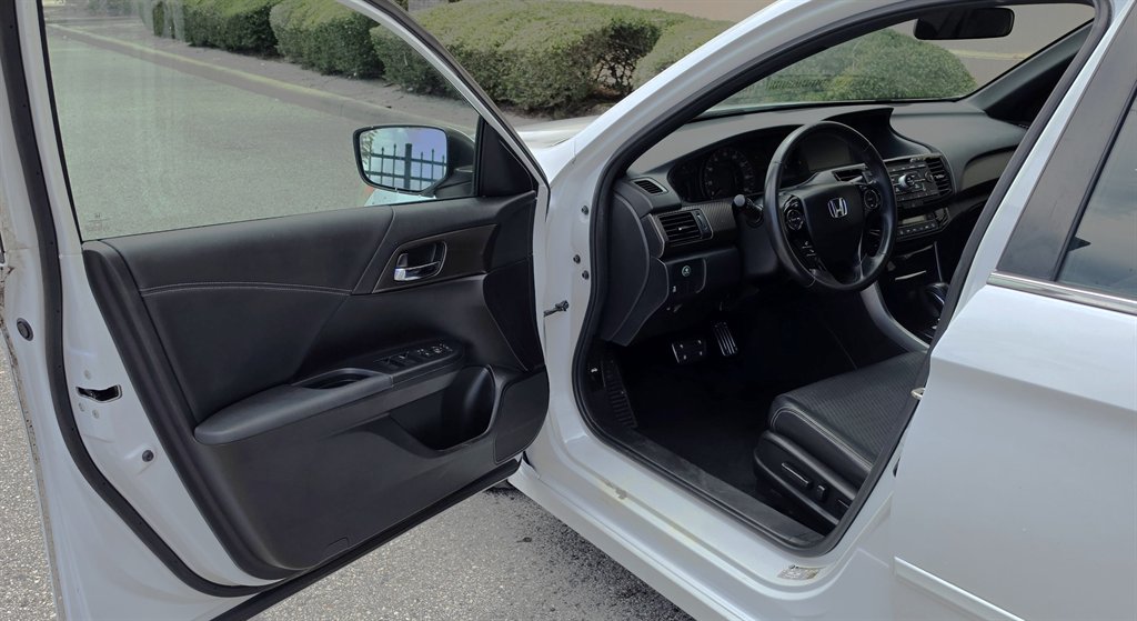 2017 Honda Accord - $16,995