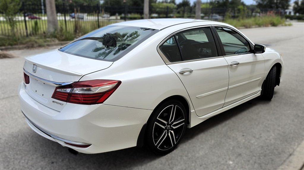 2017 Honda Accord - $16,995