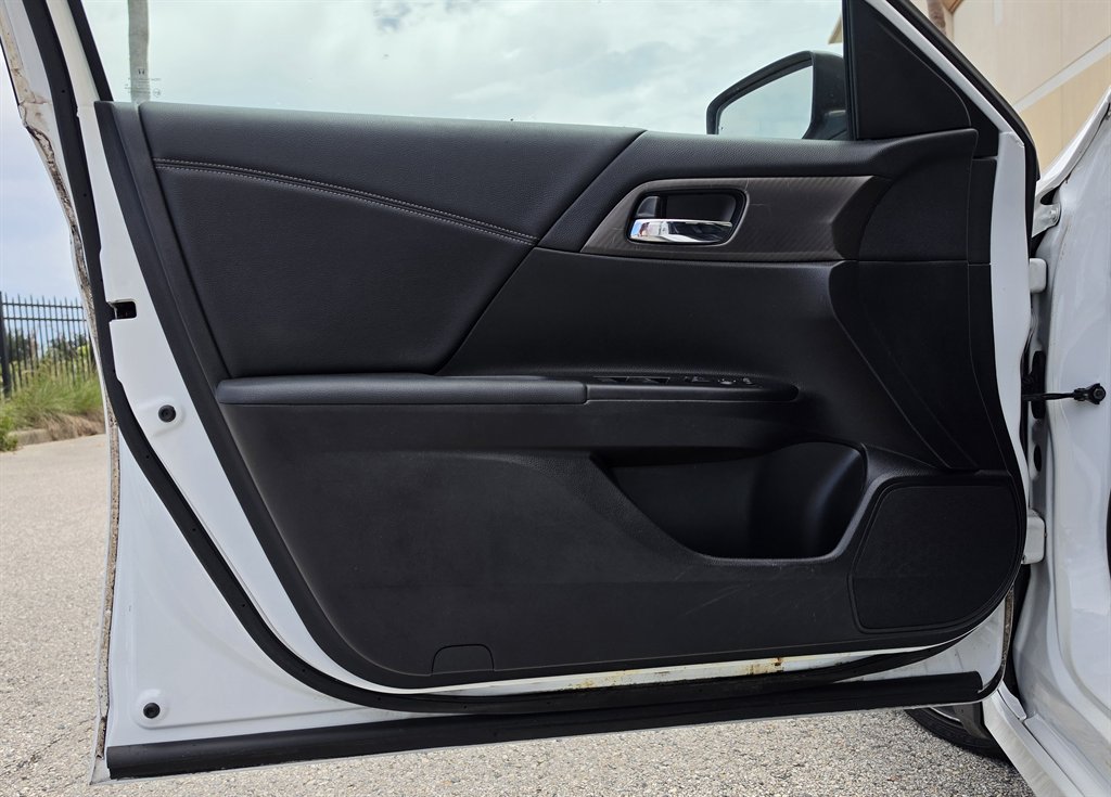2017 Honda Accord - $16,995