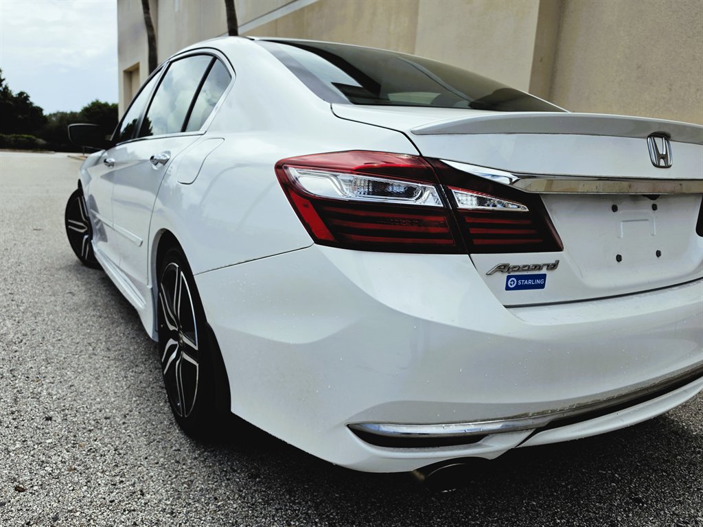 2017 Honda Accord - $16,995