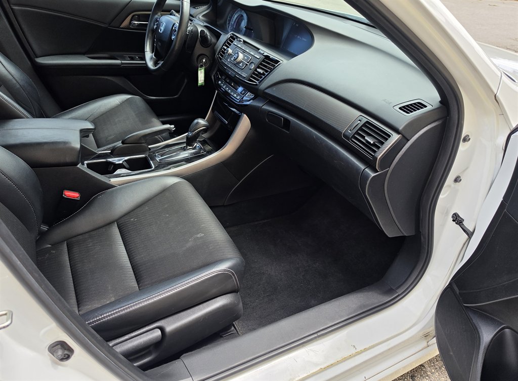 2017 Honda Accord - $16,995