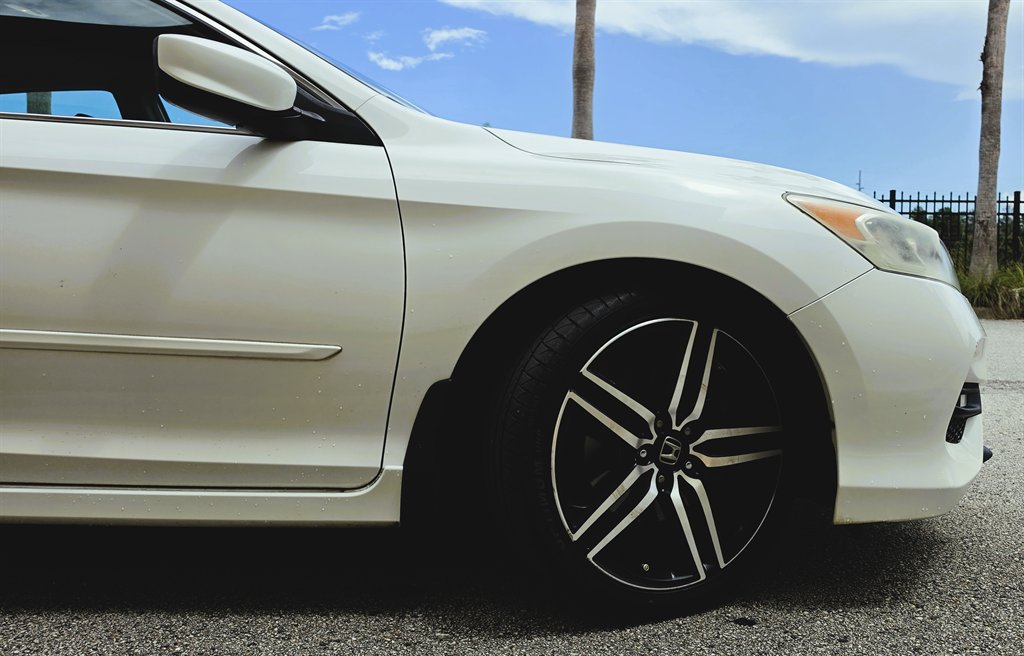 2017 Honda Accord - $16,995