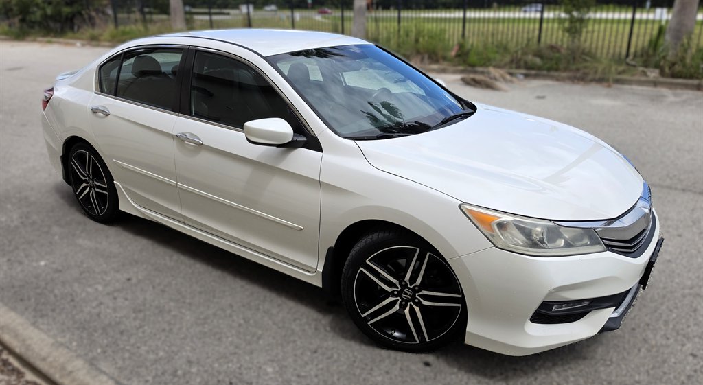 2017 Honda Accord - $16,995
