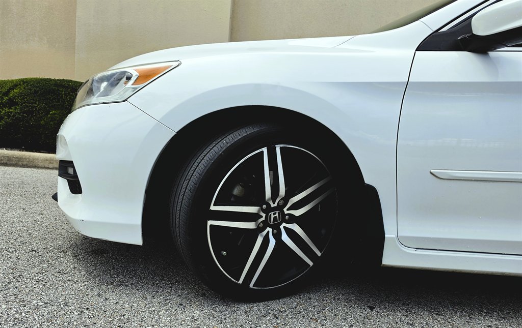 2017 Honda Accord - $16,995
