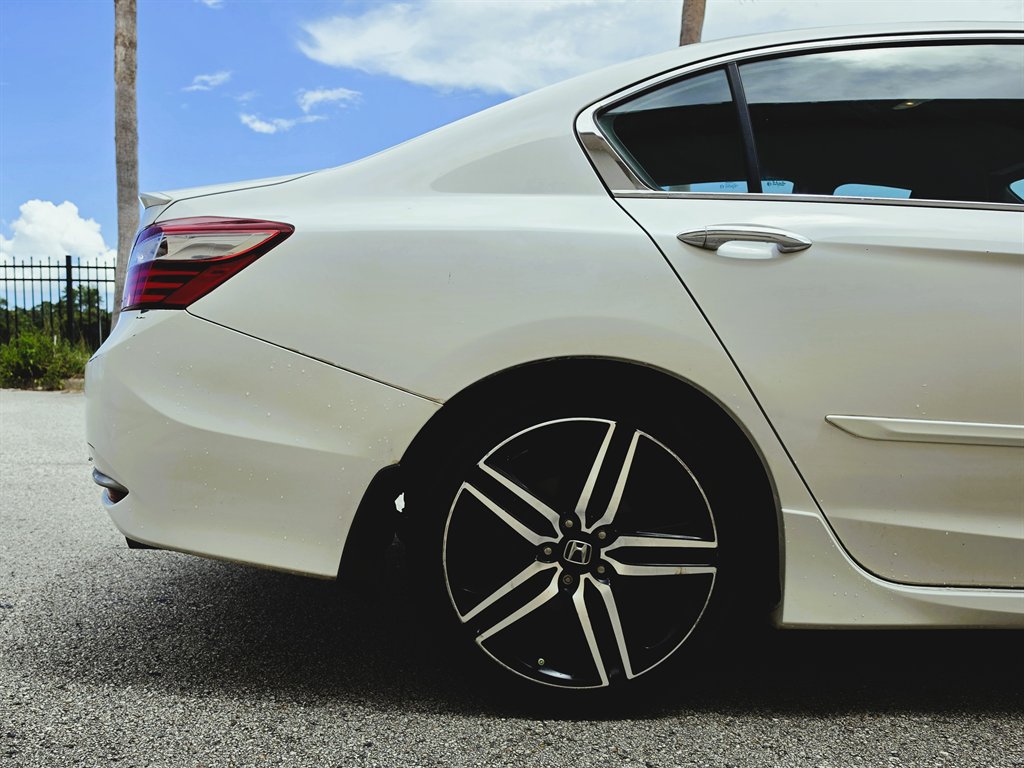 2017 Honda Accord - $16,995