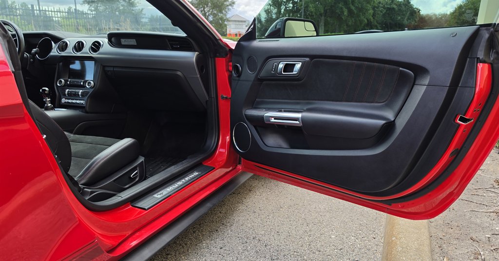 2016 Ford Mustang - $26,995