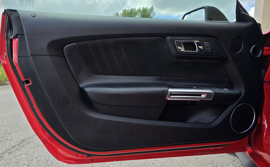 2016 Ford Mustang - $26,995