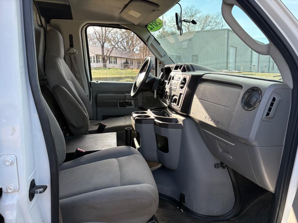 2012 Ford E-350 Super Duty - $10,950