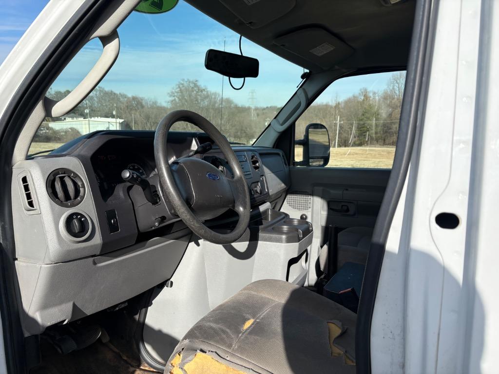 2012 Ford E-350 Super Duty - $10,950