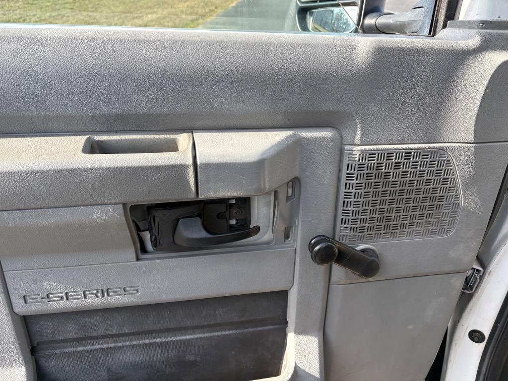 2012 Ford E-350 Super Duty - $10,950