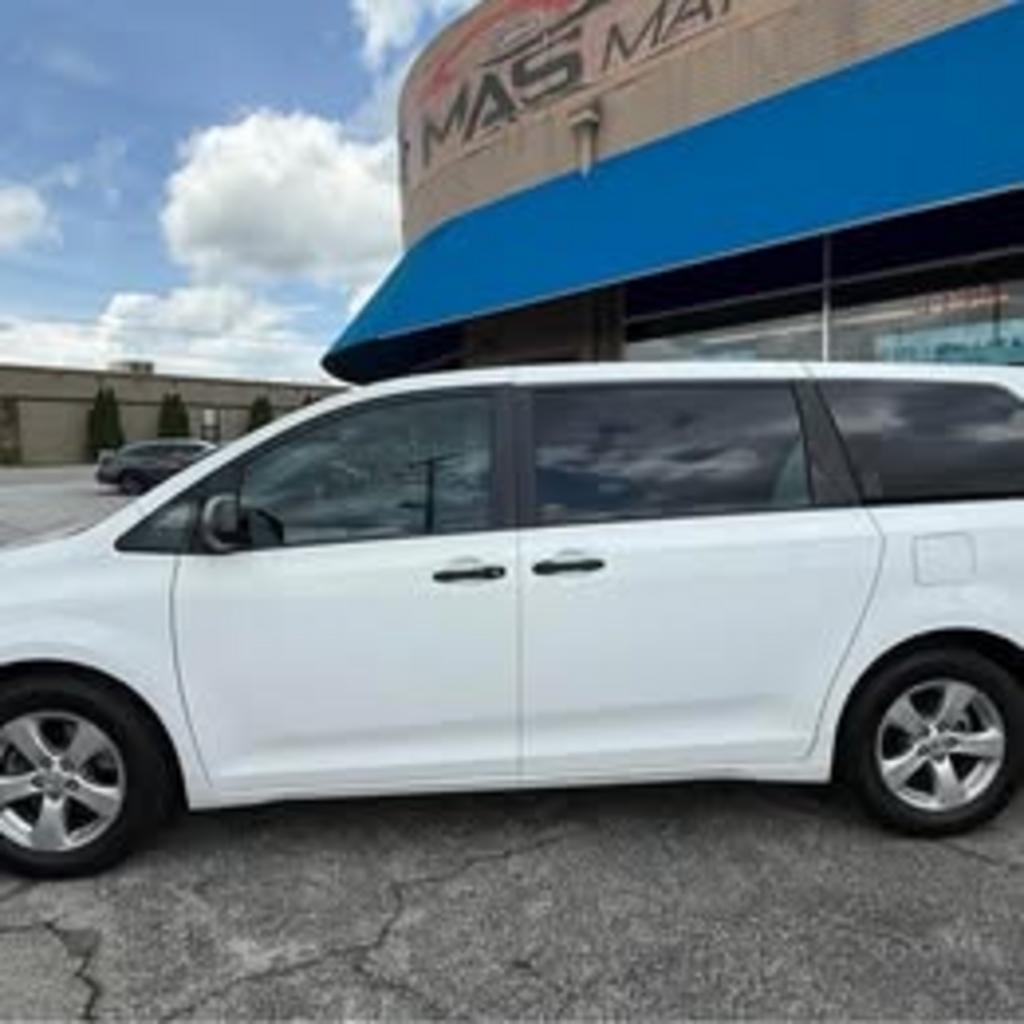 2017 Toyota Sienna - $13,450